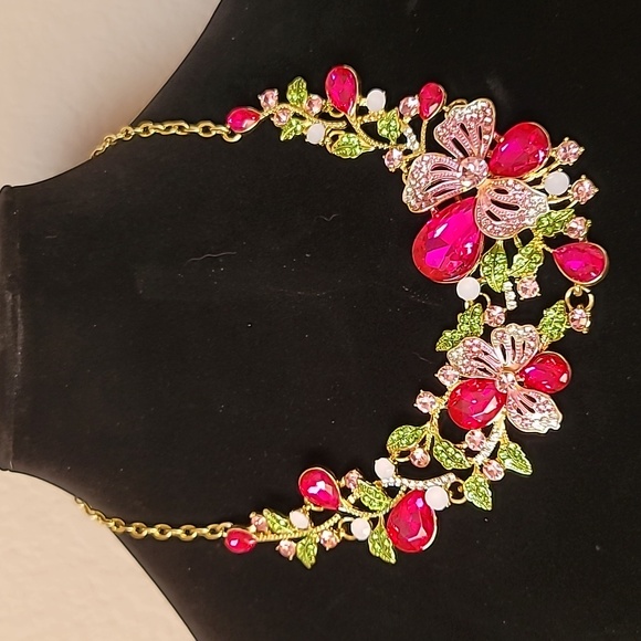 eye candy | Jewelry | Eye Candy Floral Fuchsia Pink And Green Crystal ...